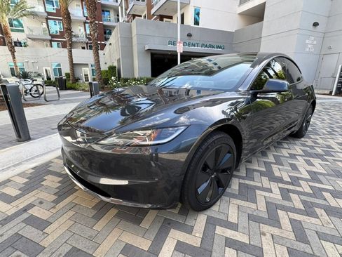 Used 2025 Tesla Model 3 Long Range RWD image 12
