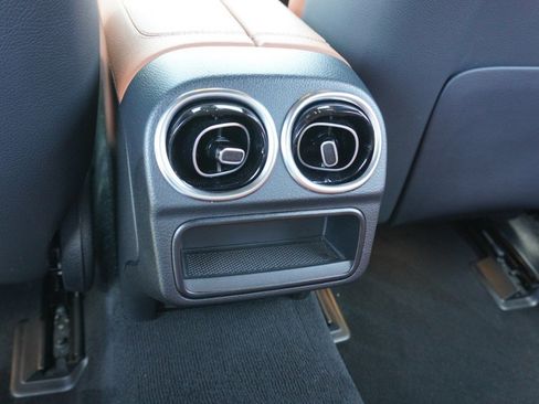 Used 2024 Mercedes-Benz C 300 Sedan image 33