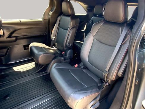 Used 2026 Toyota Sienna XSE FWD image 21