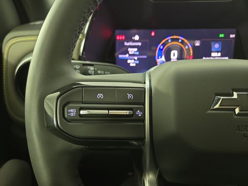 Certified 2025 Chevrolet Colorado ZR2 w/ Technology Package AWD/4WD image 15