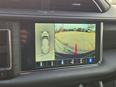 Used 2022 GMC Yukon XL Denali image 18