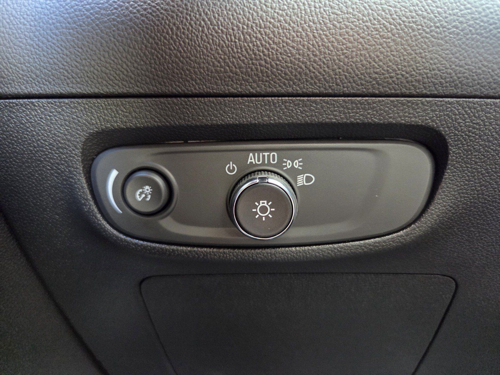 Used 2026 Buick Encore GX Sport Touring w/ Comfort Package FWD image 21