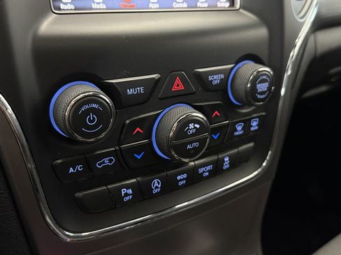 Used 2019 Jeep Grand Cherokee Laredo image 54