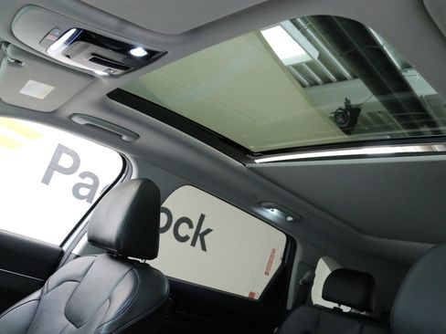 Used 2024 Kia Sorento S w/ Panoramic Sunroof Package image 25