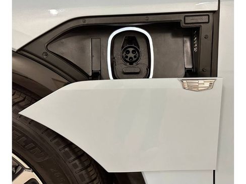 Used 2024 Cadillac Lyriq Sport RWD image 10