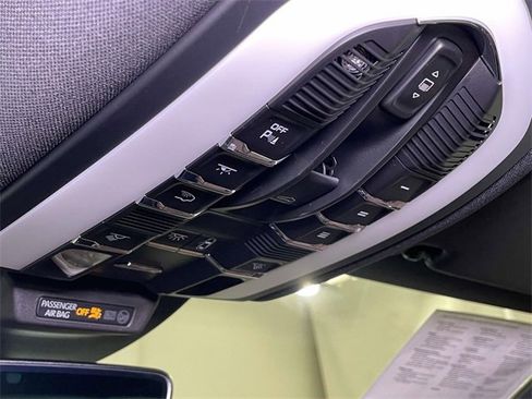 Used 2025 Porsche Macan image 46