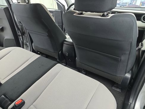 Used 2018 Toyota RAV4 XLE image 11