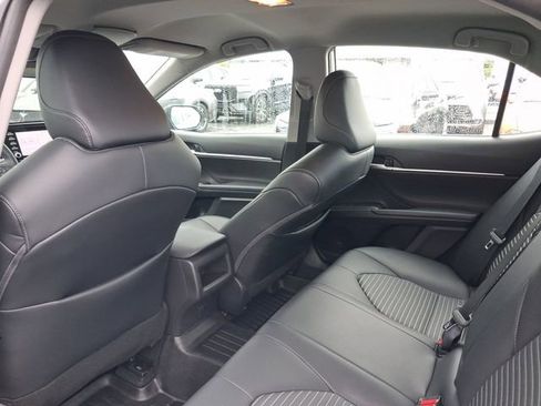 Used 2022 Toyota Camry SE FWD image 5