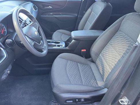 Used 2018 Chevrolet Equinox LT image 3