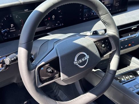 Certified 2025 Nissan Murano SV AWD/4WD image 11