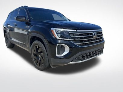 Used 2024 Volkswagen Atlas SE w/ Black Wheel Package
