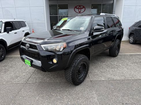 Used 2015 Toyota 4Runner SR5 Premium image 2