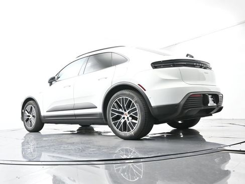 Certified 2025 Porsche Macan Electric image 48