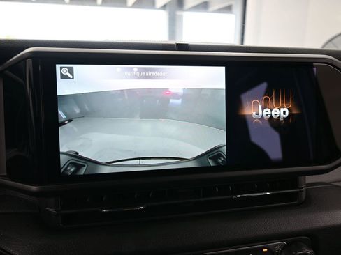 Used 2024 Jeep Gladiator Sport image 17