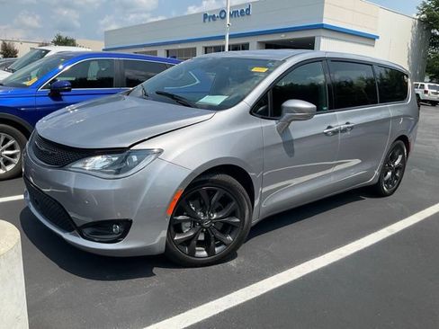 Used 2019 Chrysler Pacifica Touring Plus w/ Advanced Safetytec Group FWD image 11