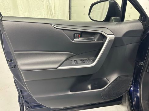 Used 2025 Toyota RAV4 XLE AWD/4WD image 8