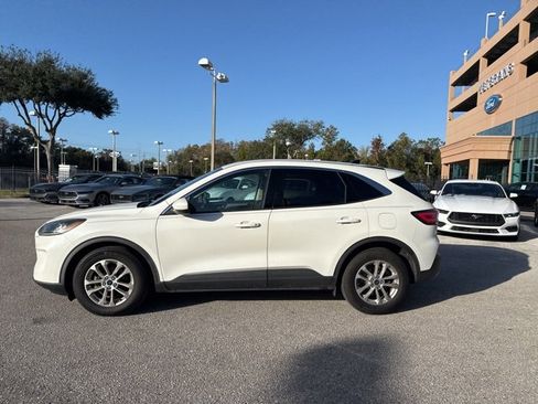 Certified 2020 Ford Escape SE image 2