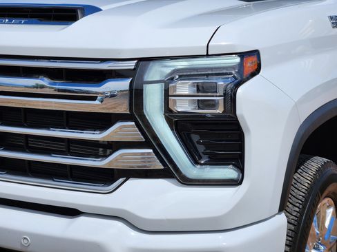 Used 2024 Chevrolet Silverado 3500 High Country w/ High Country Premium Package AWD/4WD image 9