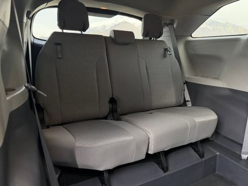 Used 2024 Toyota Sienna LE image 21