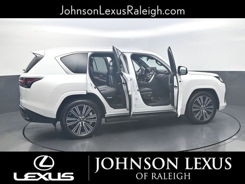 Used 2024 Lexus LX 600 4WD w/ Luxury Package image 25