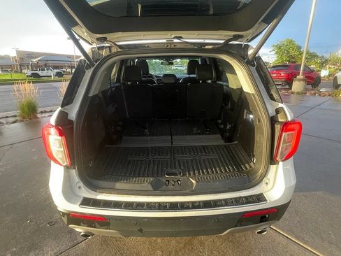 Used 2023 Ford Explorer Limited AWD/4WD image 28