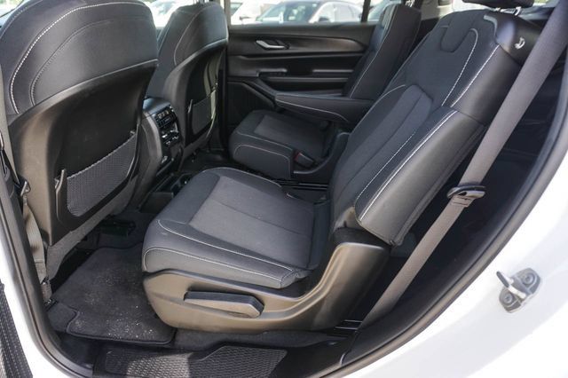 Used 2023 Jeep Grand Cherokee L Laredo AWD/4WD image 18