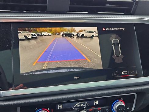 New 2025 Audi Q3 2.0T Premium image 9