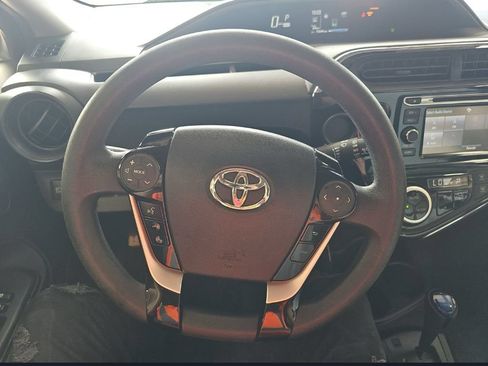 Used 2018 Toyota Prius C One FWD image 5