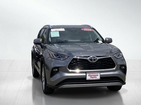 Certified 2026 Toyota Highlander Platinum AWD/4WD image 13