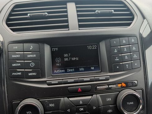 Used 2018 Ford Explorer XLT FWD image 20