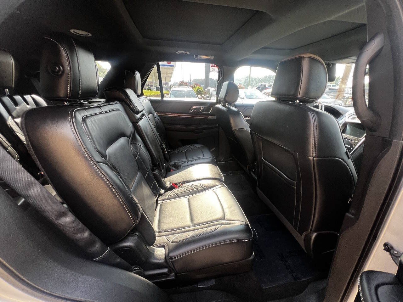 Used 2017 Ford Explorer Platinum AWD/4WD image 10