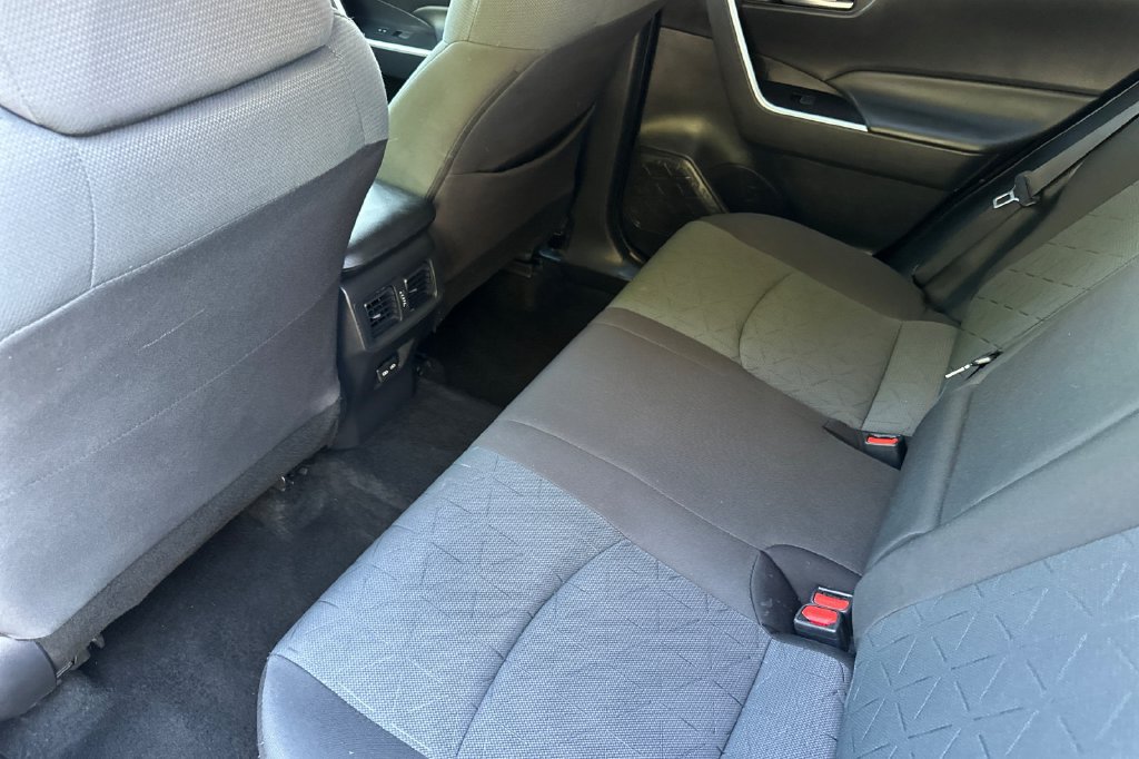 Used 2025 Toyota RAV4 XLE AWD/4WD image 17