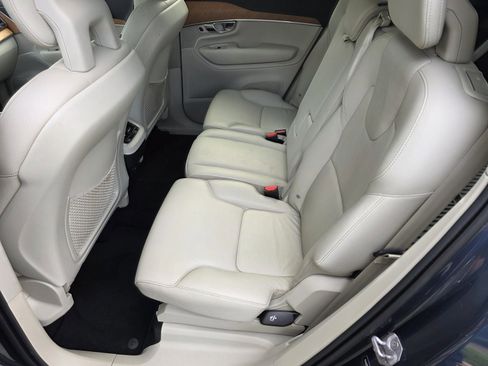 Used 2022 Volvo XC90 T6 Momentum w/ Protection Package Premier AWD/4WD image 16