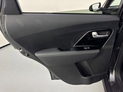 Used 2020 Kia Niro EX w/ Cold Weather Package image 39