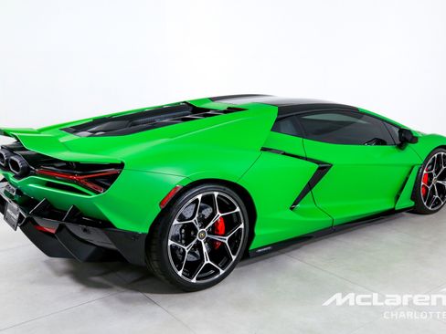Used 2024 Lamborghini Revuelto image 9