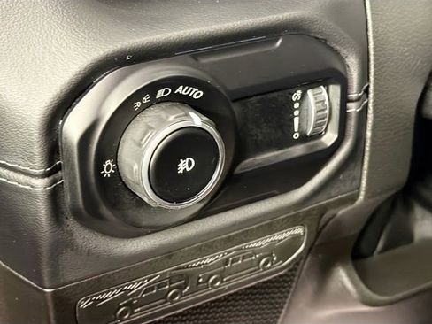 Used 2024 Jeep Wrangler Unlimited Sahara w/ Technology Group AWD/4WD image 10