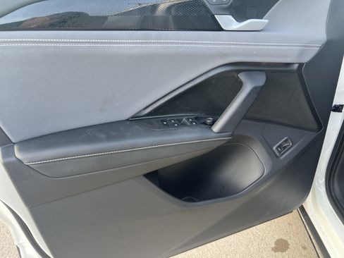 Used 2025 Volkswagen Tiguan SE w/ Panoramic Sunroof Package FWD image 12