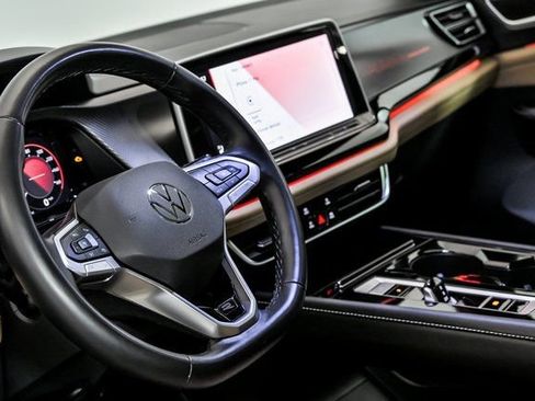 Certified 2025 Volkswagen Atlas Cross Sport SEL R-Line image 15