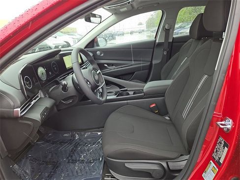 New 2025 Hyundai Elantra SEL image 24
