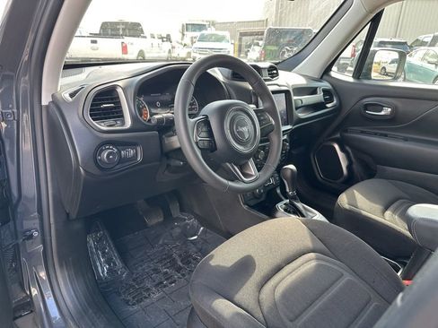 Used 2022 Jeep Renegade Latitude image 12