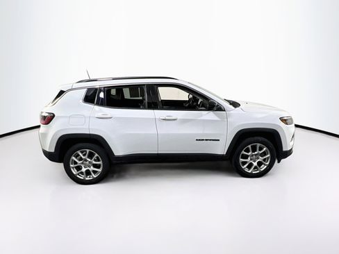 Used 2022 Jeep Compass Latitude w/ Sun and Sound Group image 4