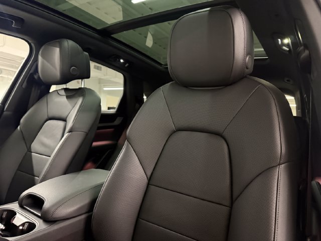 Certified 2026 Porsche Cayenne AWD/4WD image 24