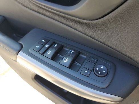 Used 2021 Jeep Cherokee Latitude Plus w/ Sun & Sound Group image 30