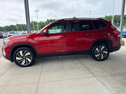 Used 2024 Volkswagen Atlas SE AWD/4WD image 4