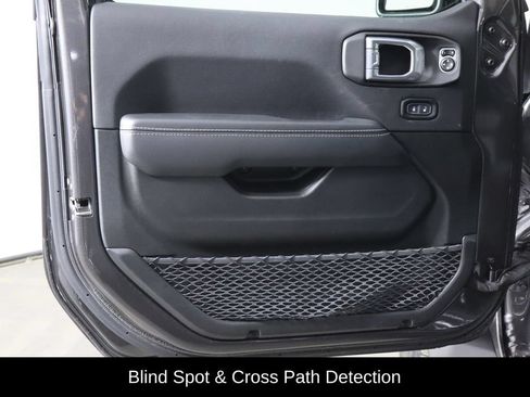 Used 2021 Jeep Wrangler Unlimited Sahara AWD/4WD image 19