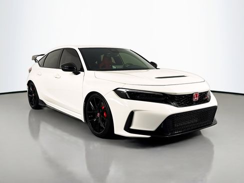 Used 2023 Honda Civic Type R image 3