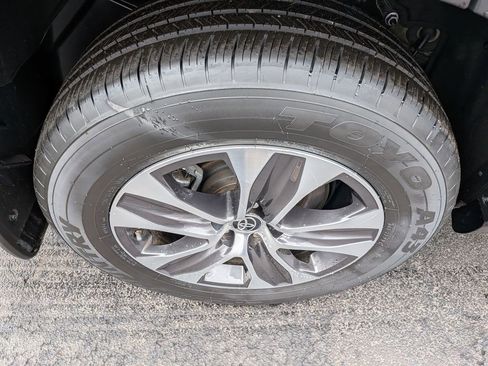 Certified 2022 Toyota Highlander XLE image 9