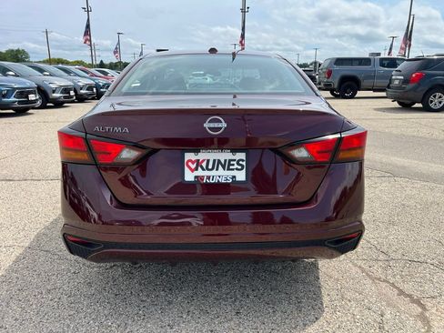 Used 2025 Nissan Altima 2.5 SV FWD image 9