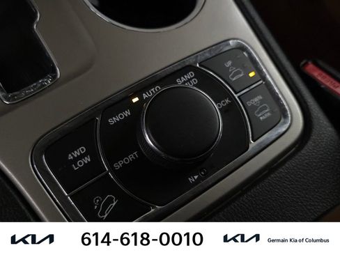 Used 2012 Jeep Grand Cherokee Overland Summit image 33