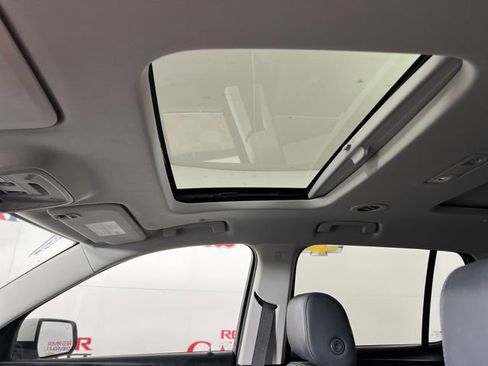 Used 2021 Chevrolet Traverse Premier image 22